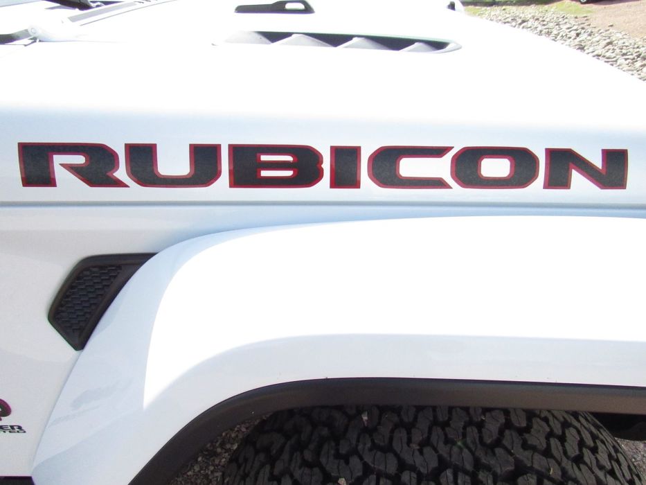 תמונה נוספת של מדבקת מכסה מנוע מקורית RUBICON רנגלר JL