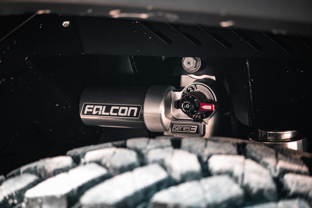 תמונה נוספת של סט בולמים FALCON סדרה 3.3 עם מיכל מתכוונן לרגלר JL לדגמי 4XE 392 ודיזל