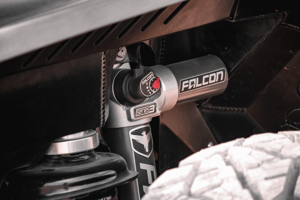 תמונה נוספת של סט בולמים FALCON סדרה 3.5 aDAPT עם מיכל מתכוננן חשמלי עם אפליקציה JL ארוך 2-3.5'