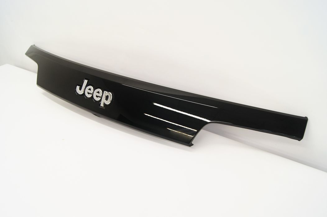קישוט דלת אחורית WK2 עם לוגו JEEP בצבע שחור עם תאורה
